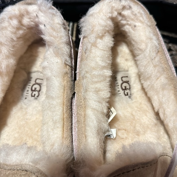 UGG Women Dakota Moccasin Slippers Tan suede size 10 US - Picture 2 of 7